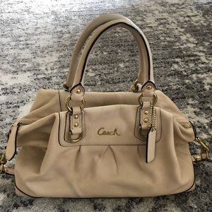 Authentic Coach handbag/shoulder bag in ivory
